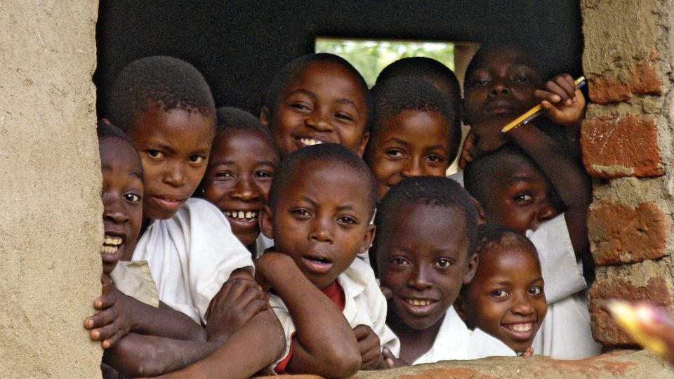 Tansanias Kinder freuen sich immer über Besucher