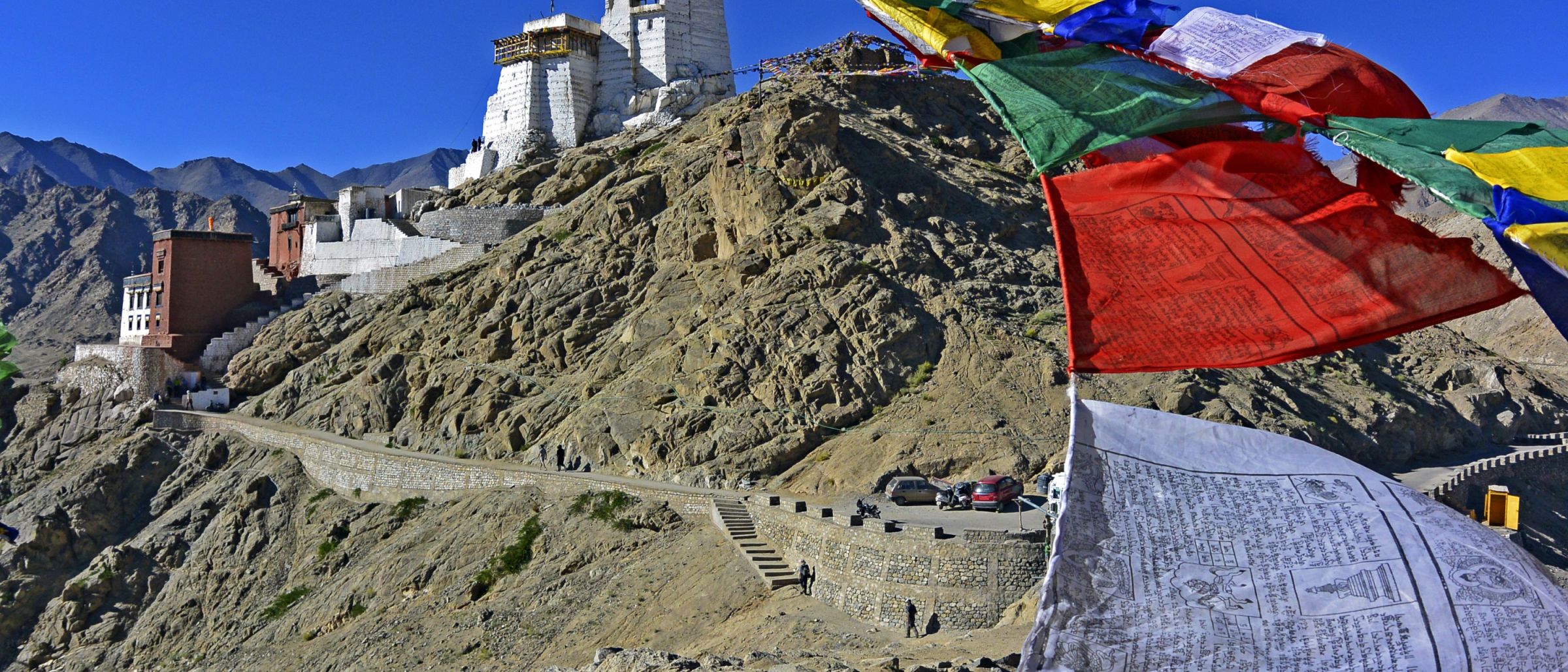 Leh, Tsenmo-Hügel mit Gongkhang und Lhankhang