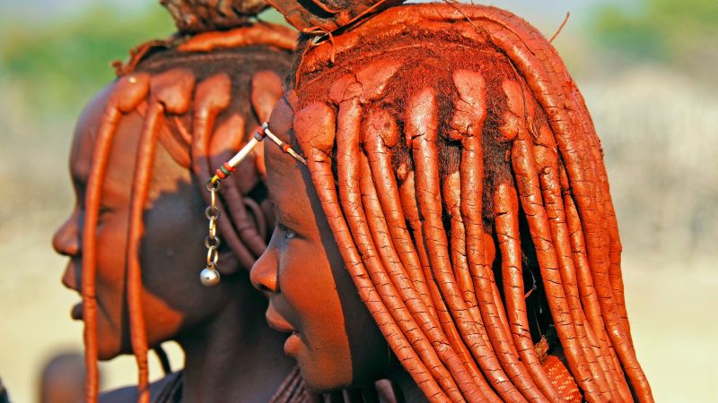 Haarpracht der Himba-Frauen