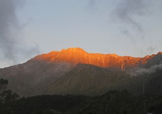 Die Sonne geht auf am Mount Meru