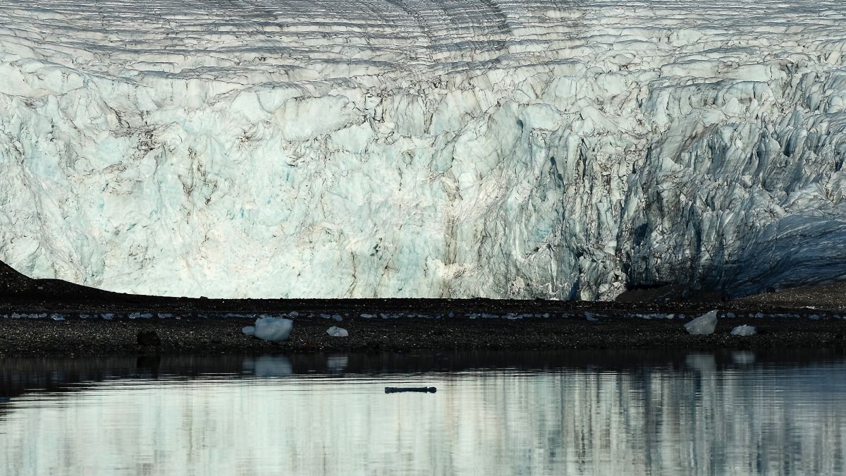 Spiel mit dem Licht: Gletscherkante des Gaffelbreen, St. Jonsfjord