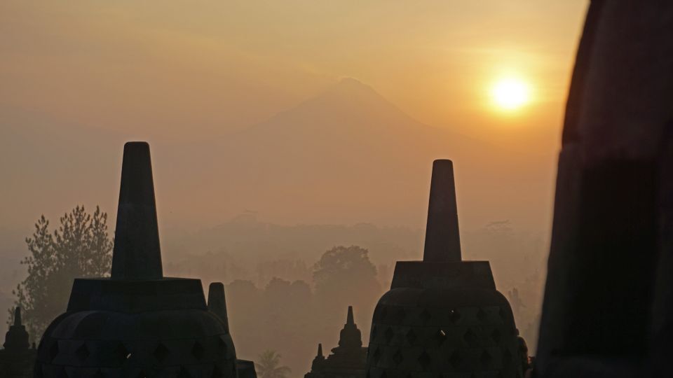 Borobudur im Sonnenaufgang