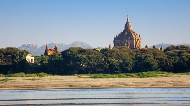 Bagan vom Fluss Irrawaddy aus gesehen