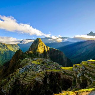 Sonnenaufgang über der berühmten Inka-Stätte Machu Picchu