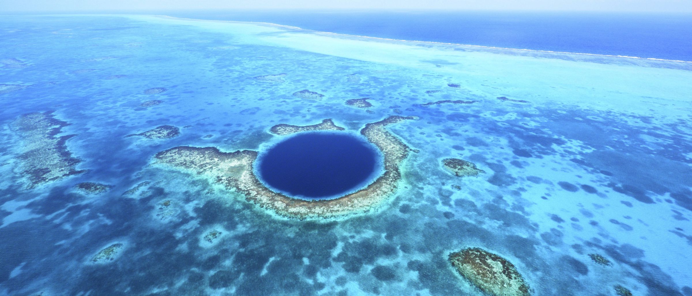 Das berühmte Blue Hole vor der Küste von Belize