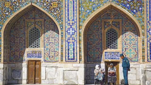 Gelassene Stimmung in den Innenhöfen des Registan in Samarkand