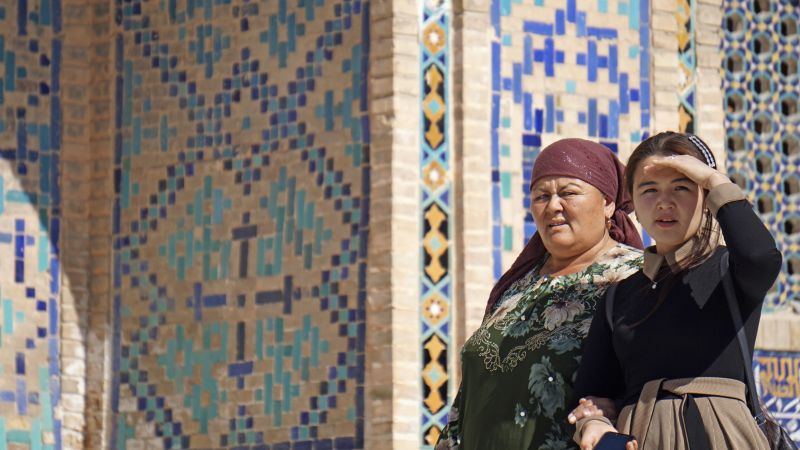 Samarkand Frauen am Registan