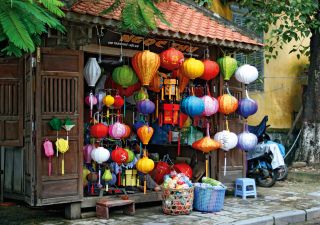 Traditionell handgefertigte farbenfrohe Lampen in Hoi An