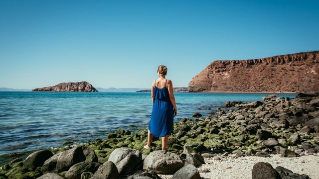 Pittoreske Felsen im türkisblauen Meer vor der Baja California bieten tolle Fotomotive