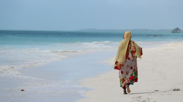 Sansibar - feiner Sand, bunte Farben und rauschender Ozean