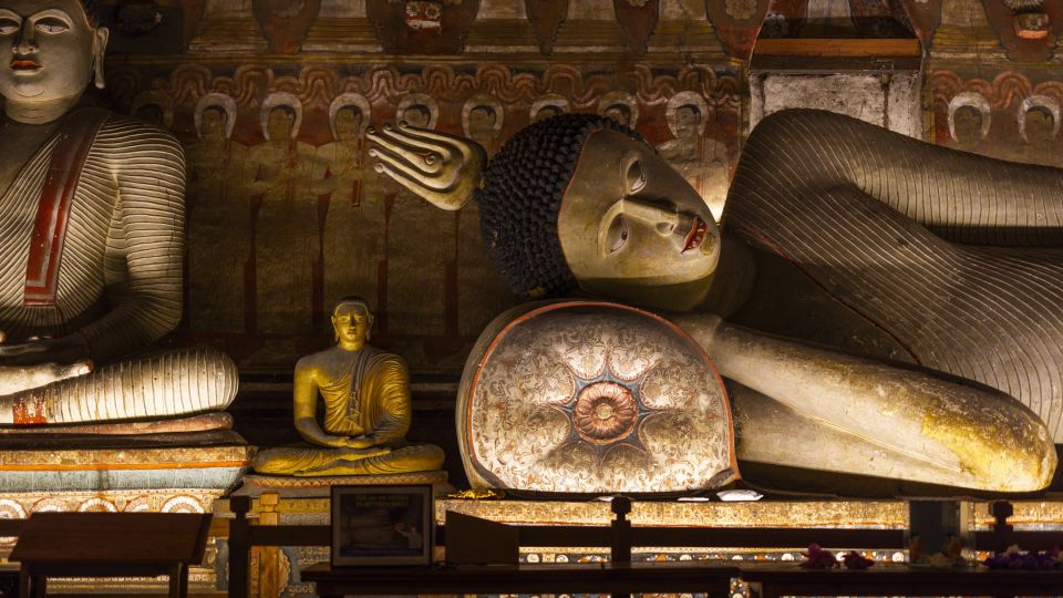 Liegender Buddha im Dambulla Höhlentempel