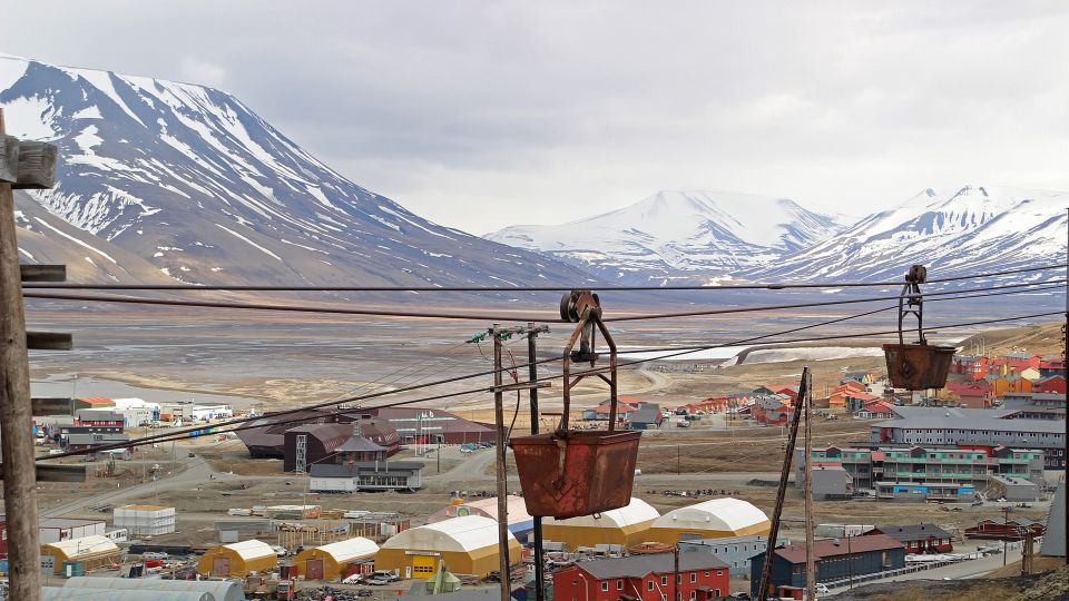 Die alte Seilbahn erinnert an Longyearbyens Geschichte als Grubenstadt