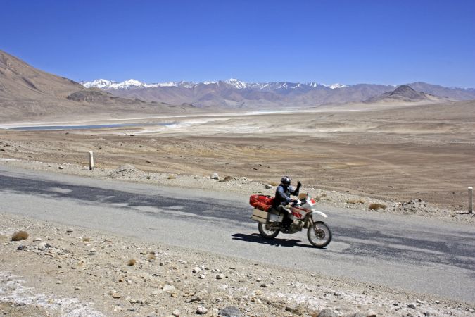 Biker auf dem Pamir Highway © Diamir