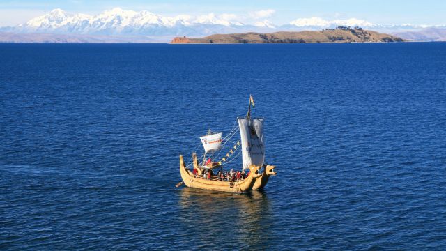 Schilfboot auf dem Titicacasee
