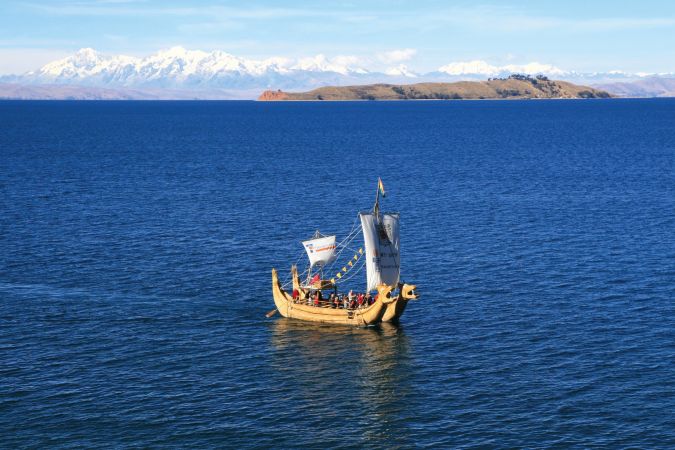 Schilfboot auf dem Titicacasee © Diamir