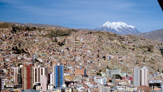Blick auf La Paz mit Hausberg Illimani