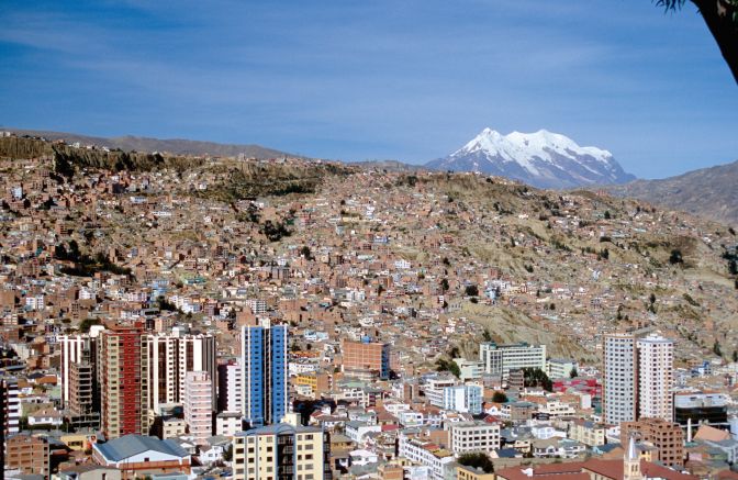 Blick auf La Paz mit Hausberg Illimani