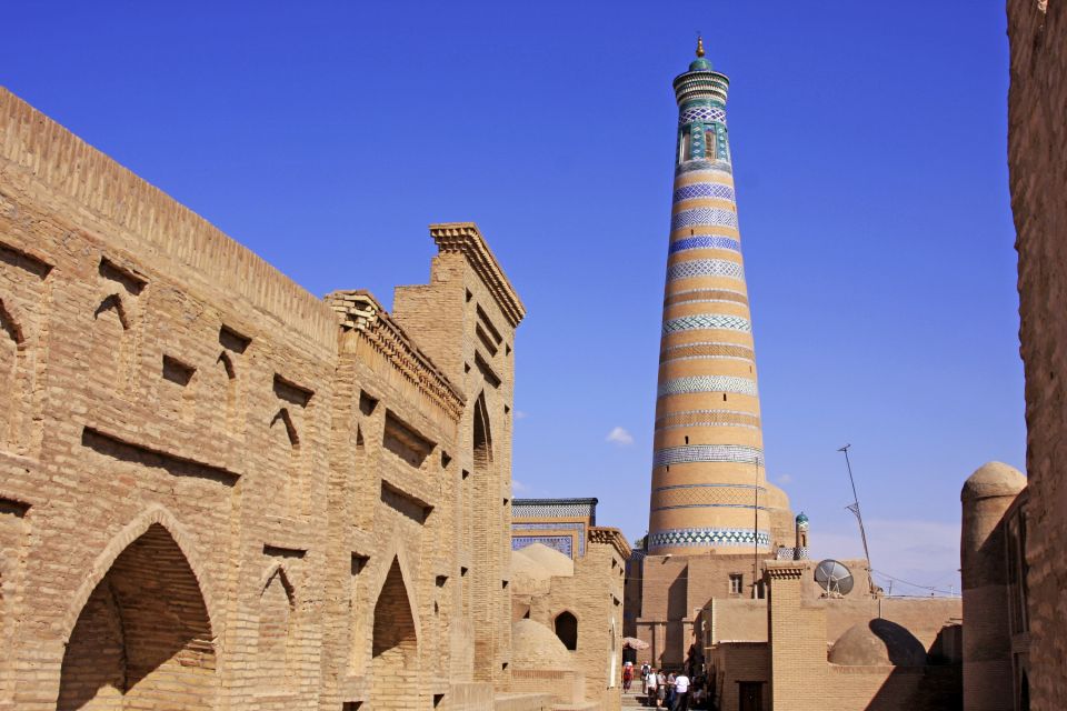 Chiwa - Blick auf Minarett der Medrese Islam Hodsha