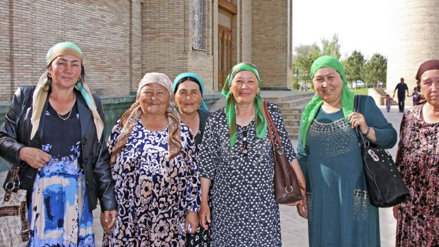 Taschkent - Begegnung an der Barak Khan Moschee