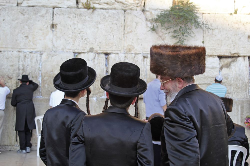 Orthodoxe Juden an der Klagemauer in Jerusalem