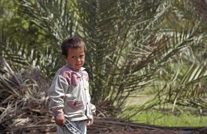 Kleiner Mann in Douz, der tunesischen Oase am Rande der Sahara
