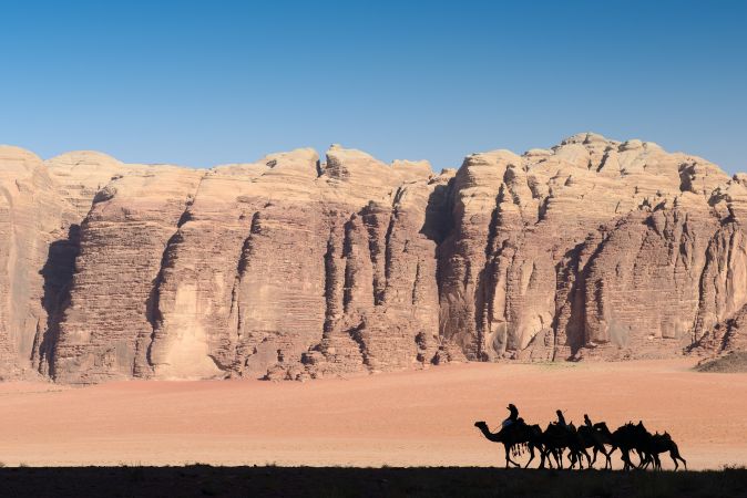 Per Kamel durch den Wadi Rum © Diamir