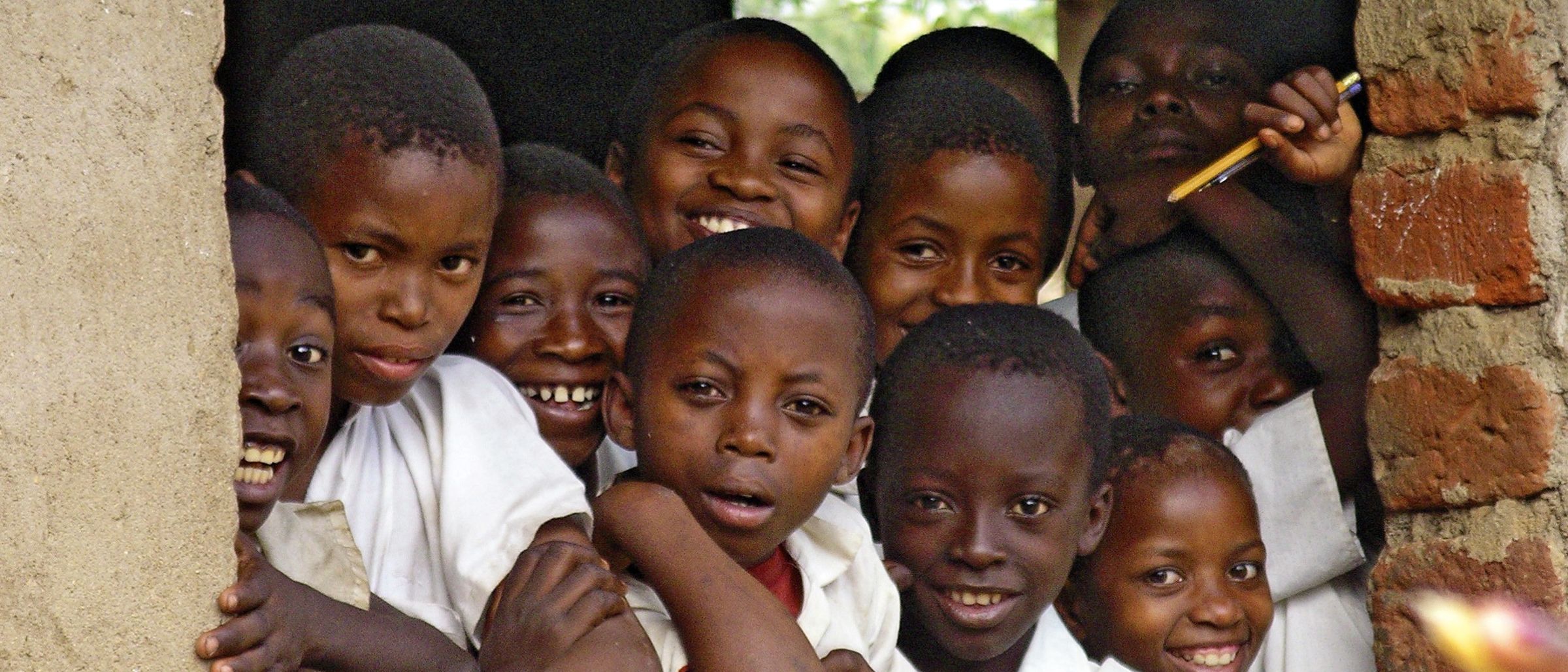 Tansanias Kinder freuen sich immer über Besucher