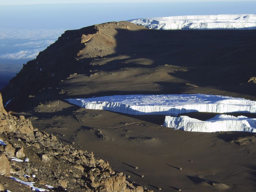 Imposante Gletscher auf dem Gipfelplateau des Kilimanjaro