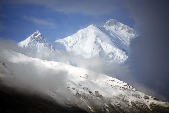 Mit fast 7800 Metern erhebt sich der Rakaposhi etwa 5000m über das Hunza-Tal. © Diamir