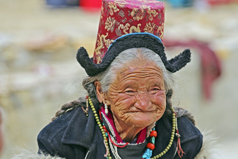 Traditionell gekleidete Ladakhi