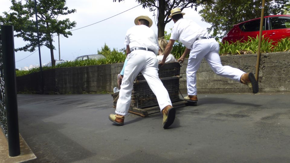 Korbschlittenfahrer in Funchal