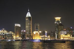 Pudong bei Nacht in Shanghai