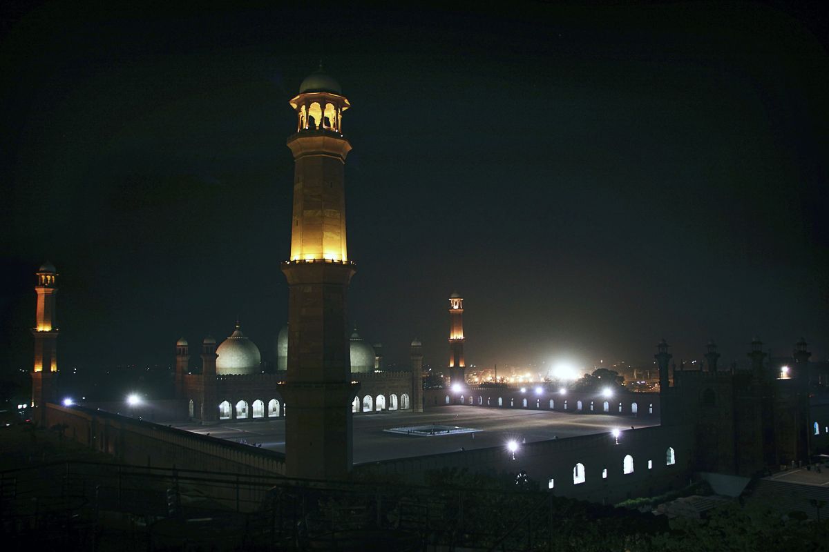 Von den Dächern der Food Street hat man einen wunderbaren Blick auf die Badshahi Moschee.