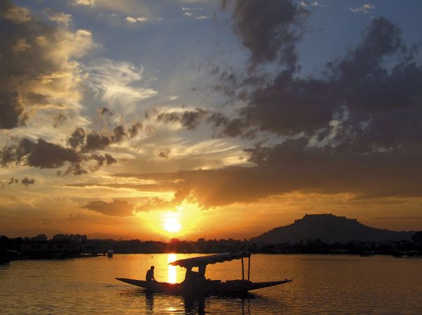 Sonnenuntergang auf dem Dal See in Srinagar © Diamir