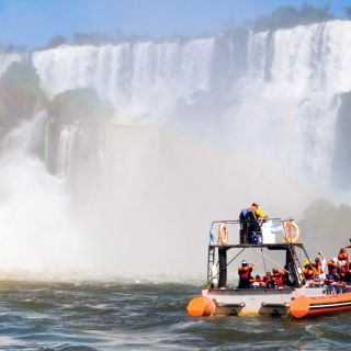 Zodiak-Bootstour ganz nah an die Iguazu-Fälle