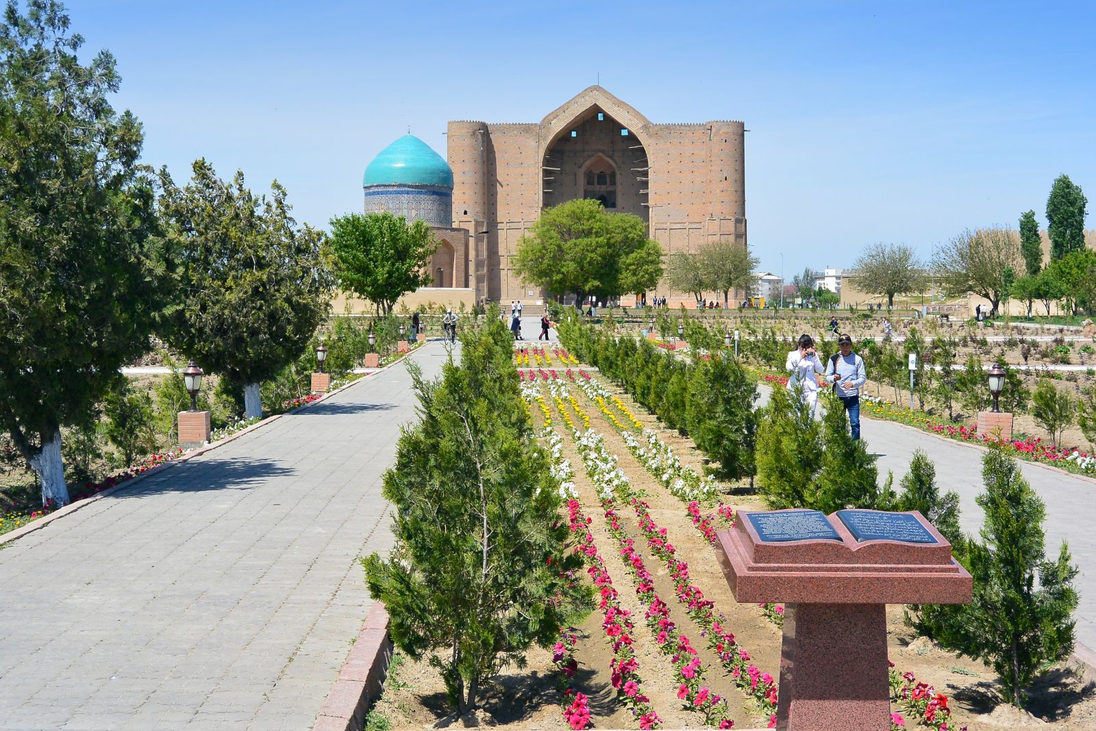 Südkasachstan –  Mausoleum von Hodscha Ahmad Yasawi in Turkistan (Fernansicht)