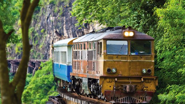 Fahrt auf der Death Railway in Kanchanabury