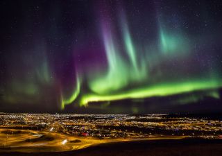 Nordlicht über Reykjavík
