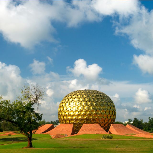 In der Modellstadt Auroville lebt eine spirituelle Gemeinschaft. Im Zentrum steht der Tempel - das Matrimandir.
