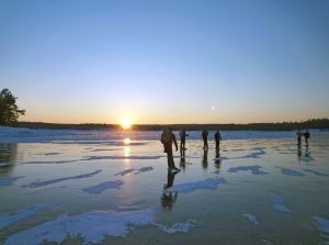 Eislaufen auf gefrorenen Flüssen, Seen, Meeresarmen