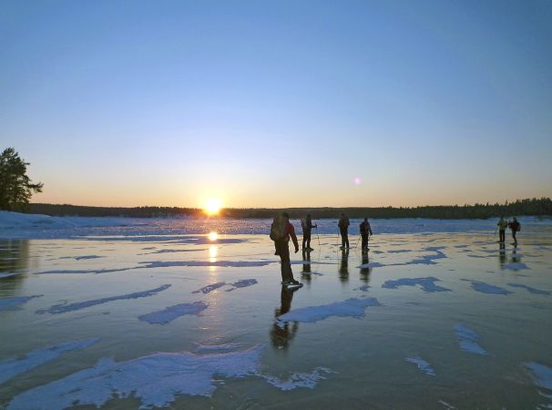 Eislaufen auf gefrorenen Flüssen, Seen, Meeresarmen © Diamir
