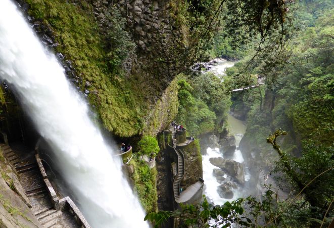 Wasserfall Pailon del Diablo bei Baños © Diamir