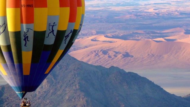 Mit dem Ballon über die Namib