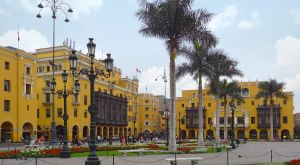 Koloniale Gebäude am Plaza Mayor in Lima