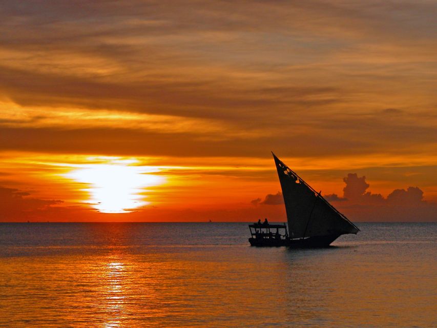 Sonnenuntergang an Sansibars Küste