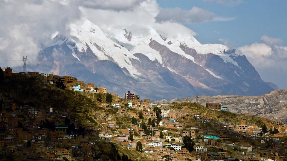 La Paz mit dem Hausberg Illimani
