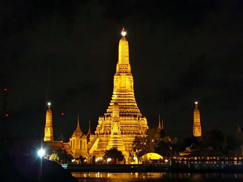 Wat Arun bei Nacht in Bangkok