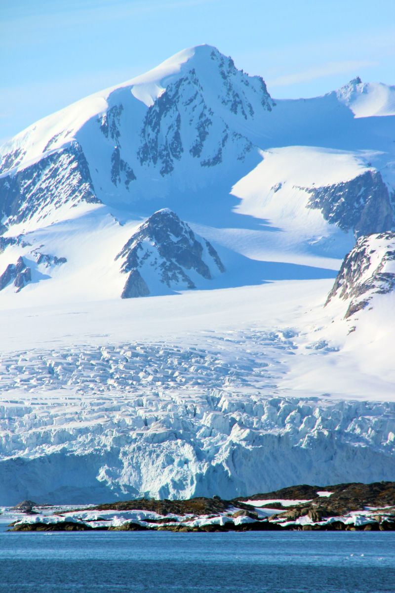 Gigantische Gletscher in Nordwest-Spitzbergen