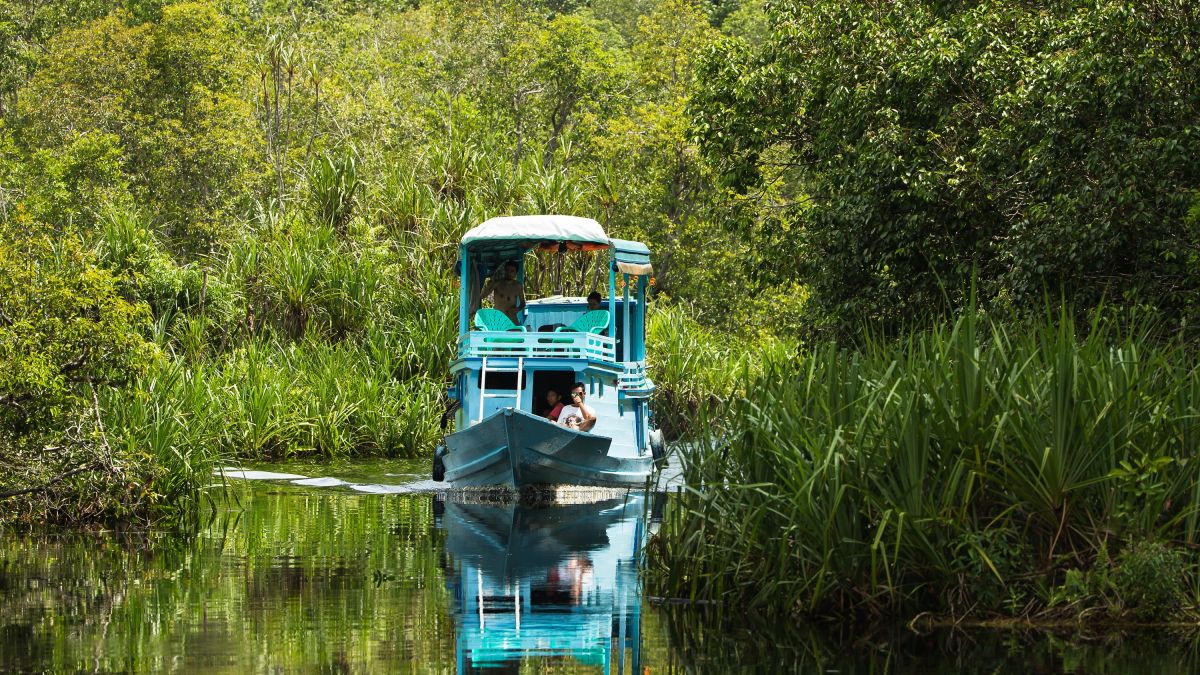 Schwimmende Unterkunft: Flussboot auf Borneo