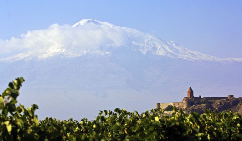 Kloster Chor Virap mit Ararat © Diamir